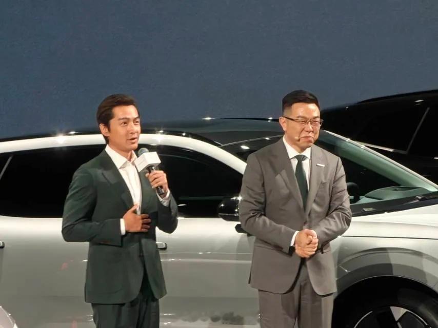 超级混动的XC70终于上市了。现在的沃尔沃依然安全、依然环保，但智能化已经今非昔