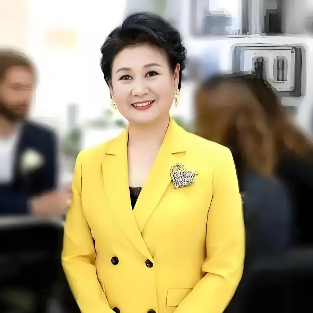 黄晓娟14岁的时候就自作主张去报考文工团。当时妈妈非常生气，学习挺好的将来还要上