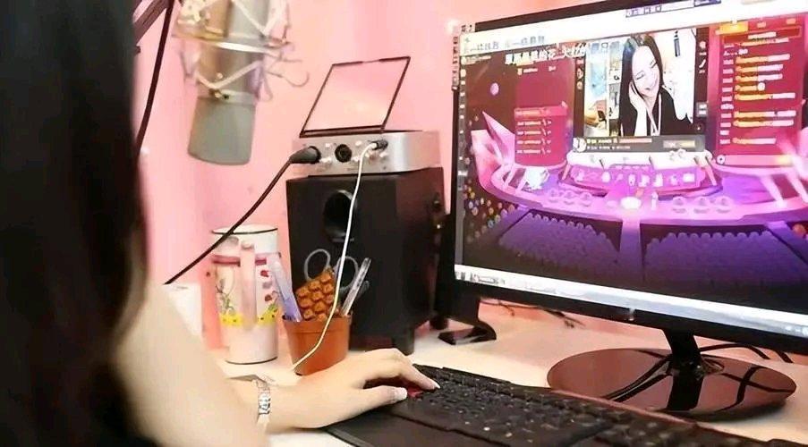 直播圈的“榜一大哥”总能整出些让人惊掉下巴的事儿。就说那个保洁领班，居然把16名