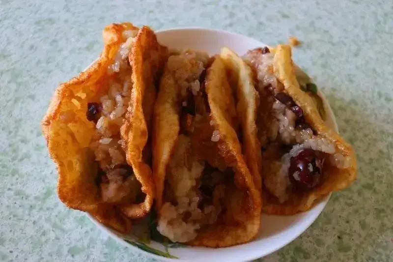 今天端午节，本来想买食材自己做，孩她爸说就两个人吃不了几个，还是出去买几个回来，