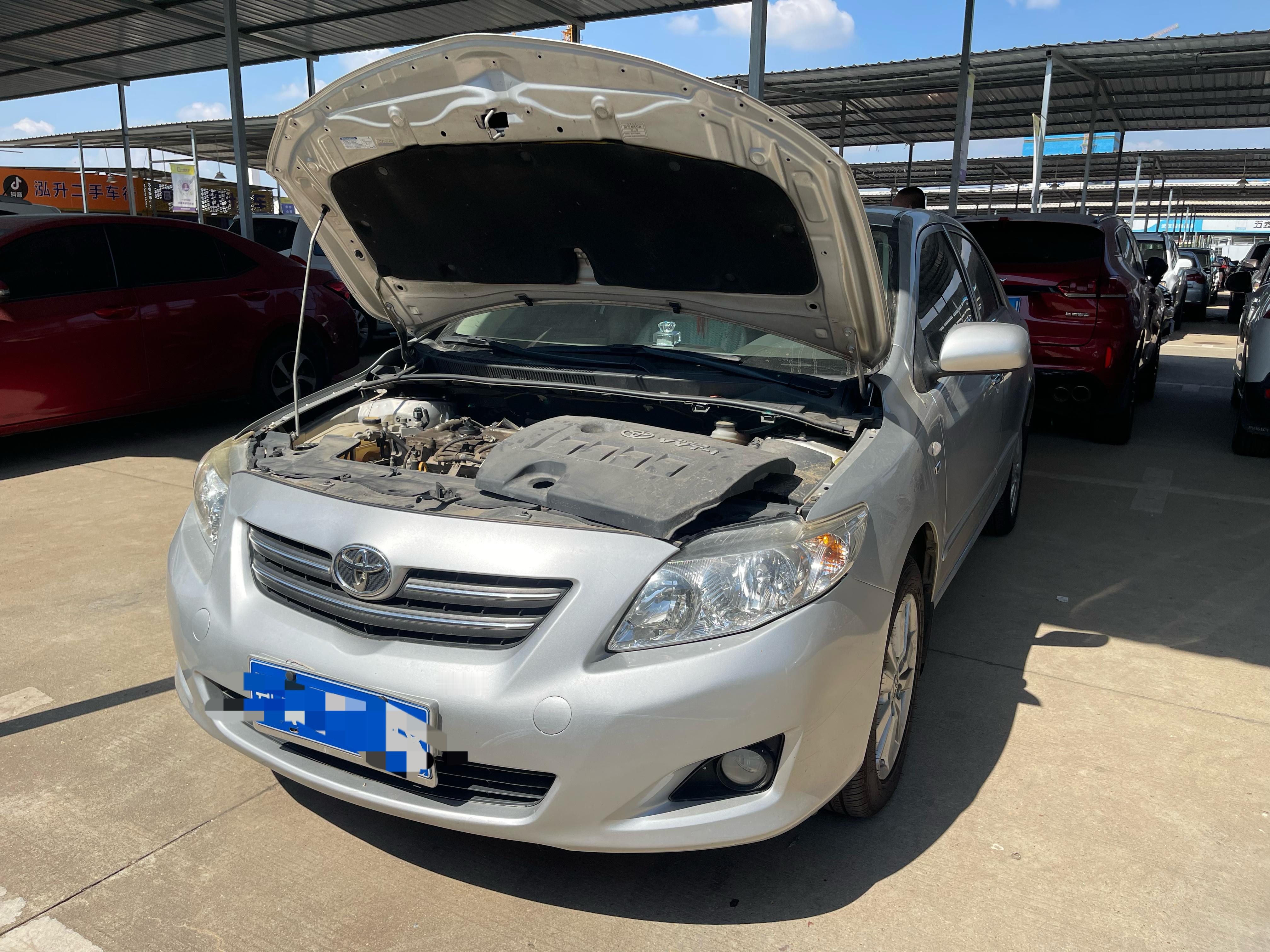 看了一台极品的丰田卡罗拉 09年上牌 一手车 1.8L手动挡带天窗三个面油漆 1