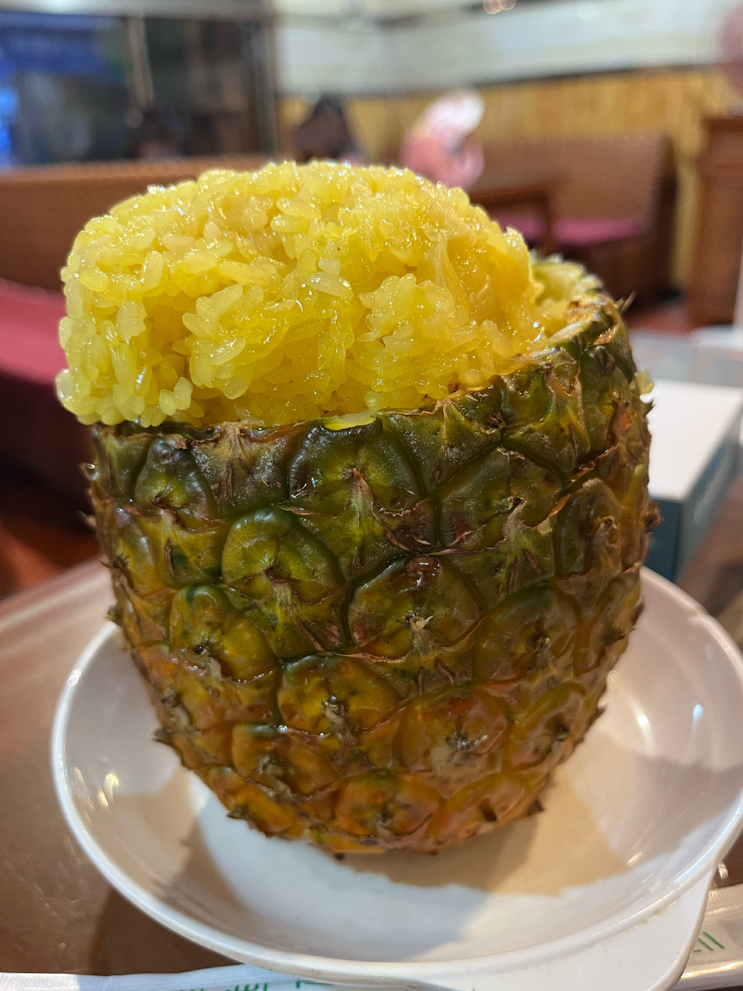 没想到这家傣味菜是来昆明之后最让我惊喜的一顿。这牛肉汤，炖得酥烂，薄荷叶中和了汤