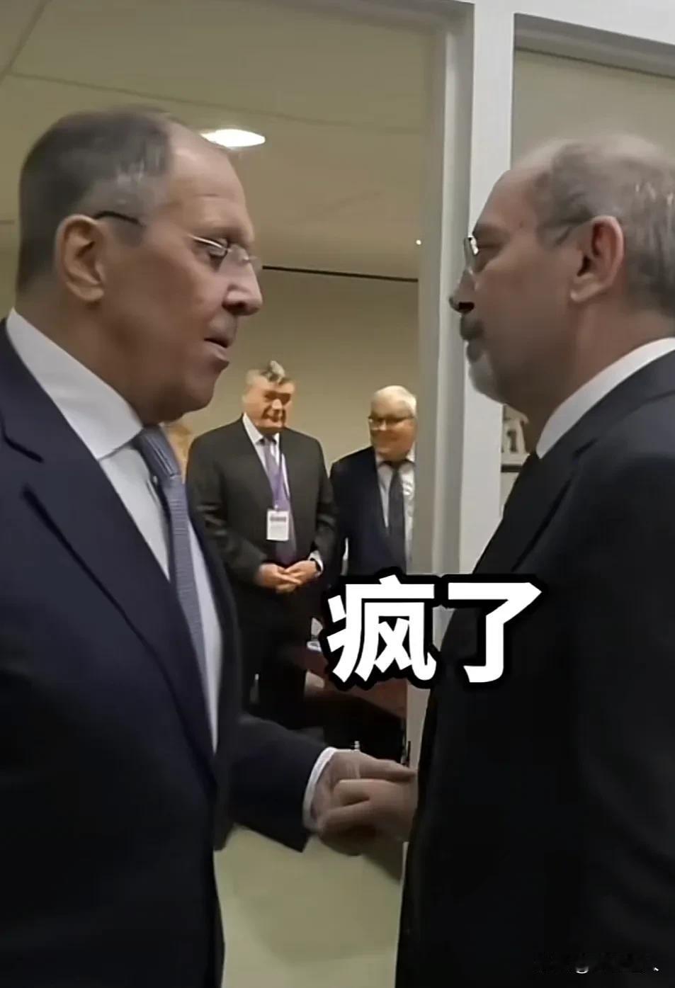 在联合国大会期间，约旦外交大臣与拉夫罗夫会面！笑称“这里有很多疯子”！
他所说的