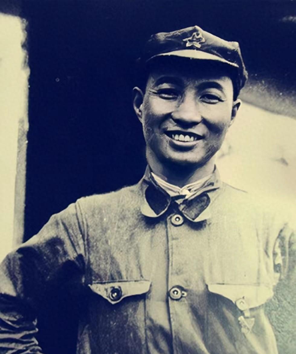 1929年陈赓刺杀白鑫，引发敌军全城大搜查，陈赓儿子的无心一句竟差点让身份败露？
