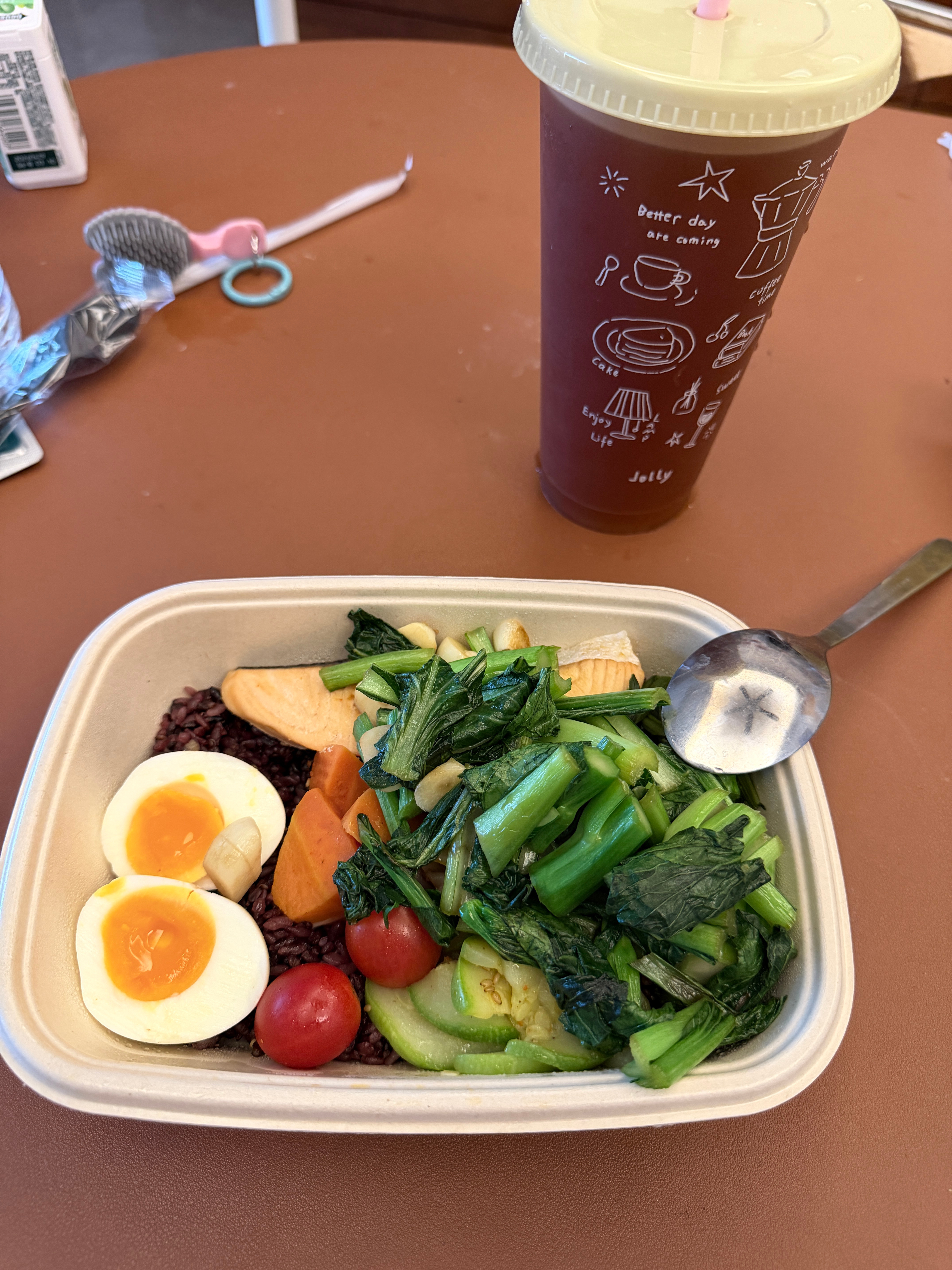 肯德基出了轻食品牌 很好吃 但量有点少 菜心是另外加的 