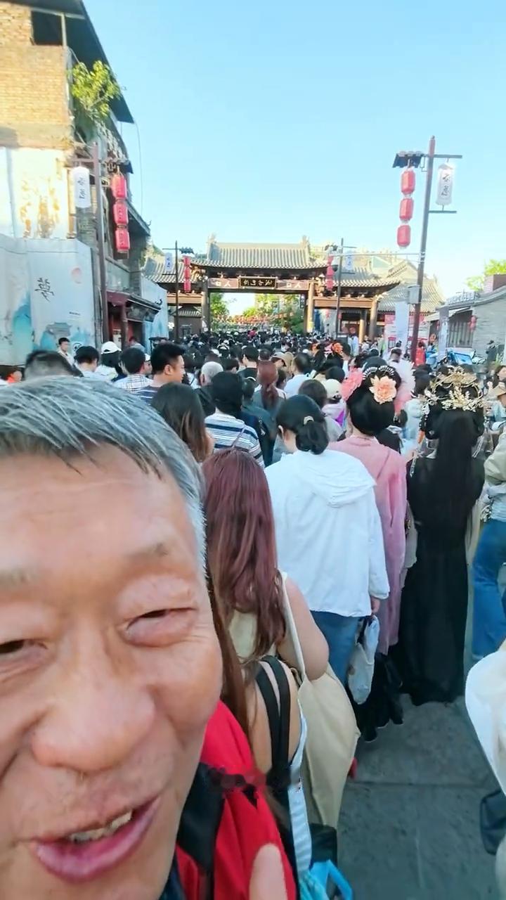 猜猜今天入来啦多少人？洛阳洛邑古城5月3日下午6点入园情况。
这是洛阳洛邑古城的
