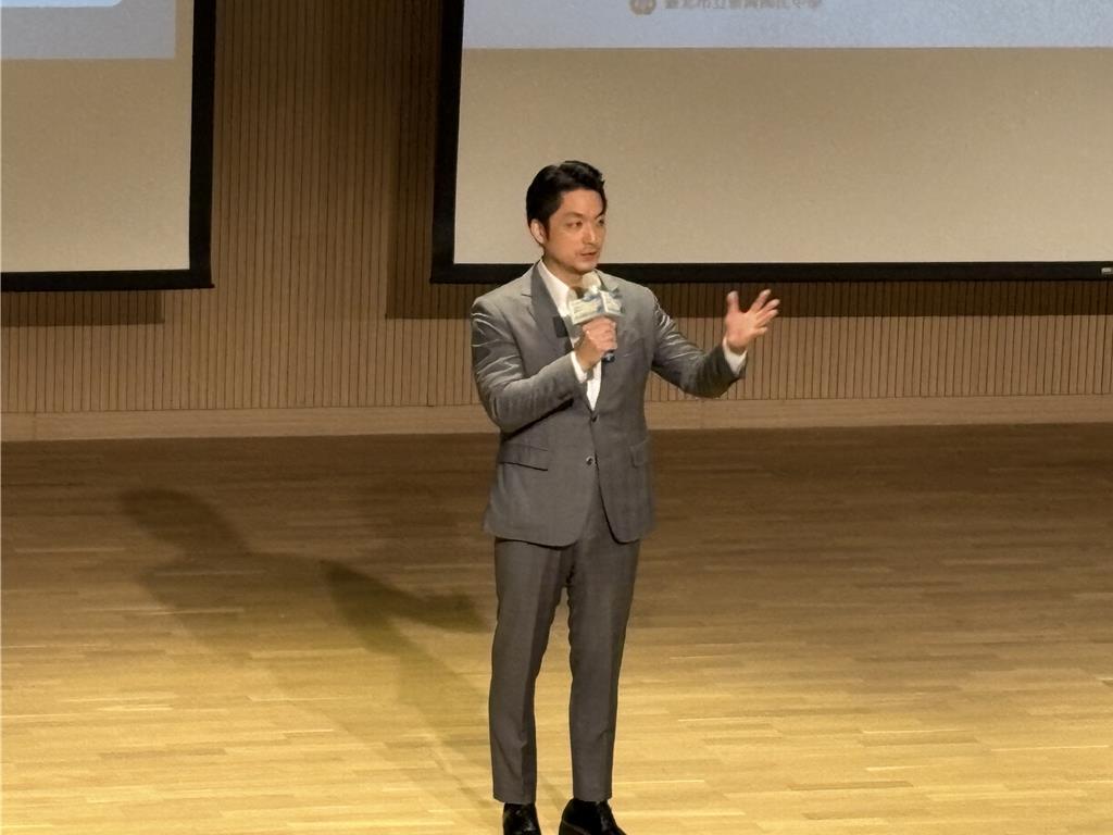 民众党主席、白委黄国昌11日表态将投入新北市长选举，12日上午即与部分干部及北市
