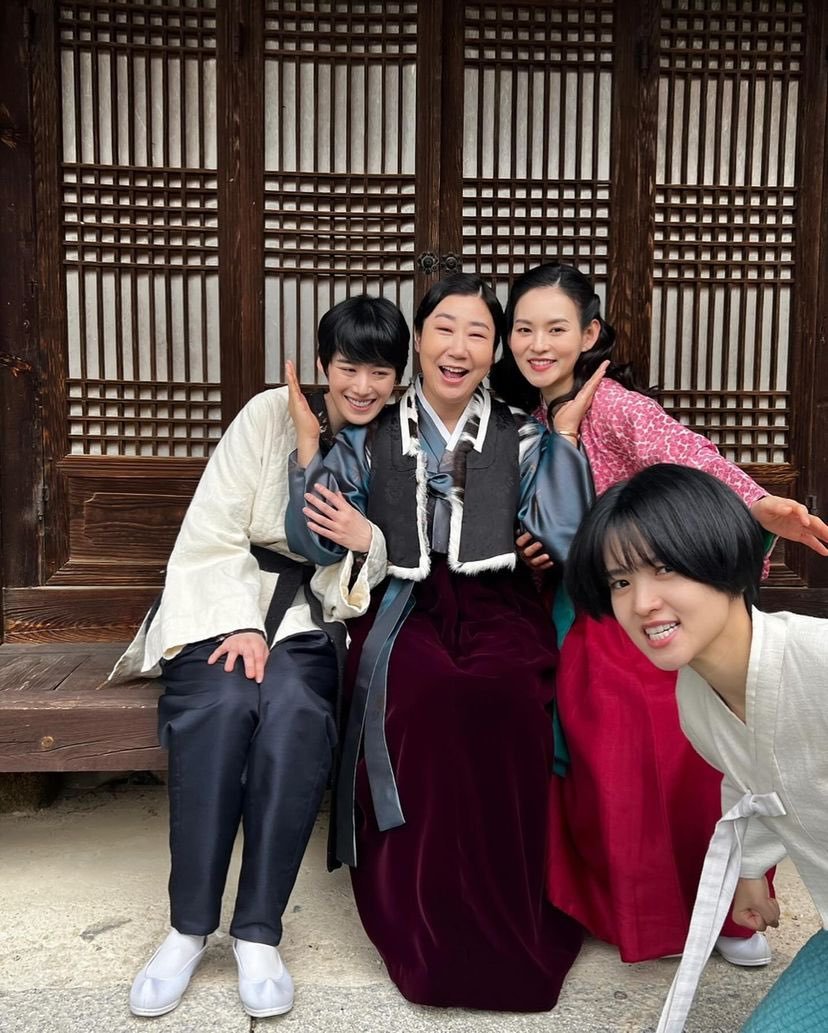 #韩剧正年[超话]##韩剧正年##金泰梨##罗美兰# 正年家族的全家福🥰 ​​