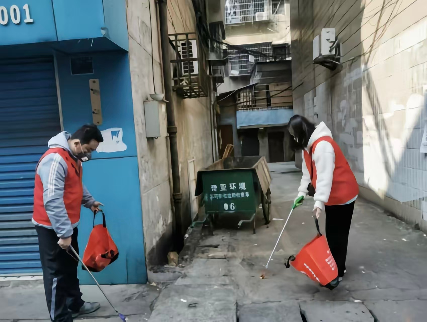 秦岭笑谈 【青禾志愿行 洁净暖社区——曲阜师范大学青禾拾遗队赴德保社区开展卫生清