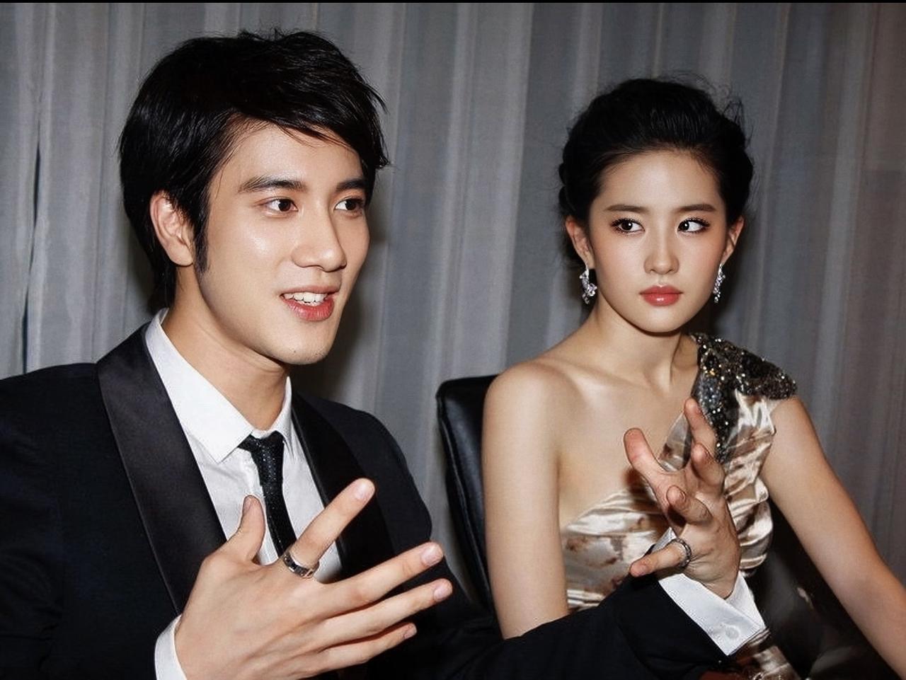 王力宏与刘亦菲古早合影，两人曾在2010年的时候，一起合拍过电影。

那时候的刘