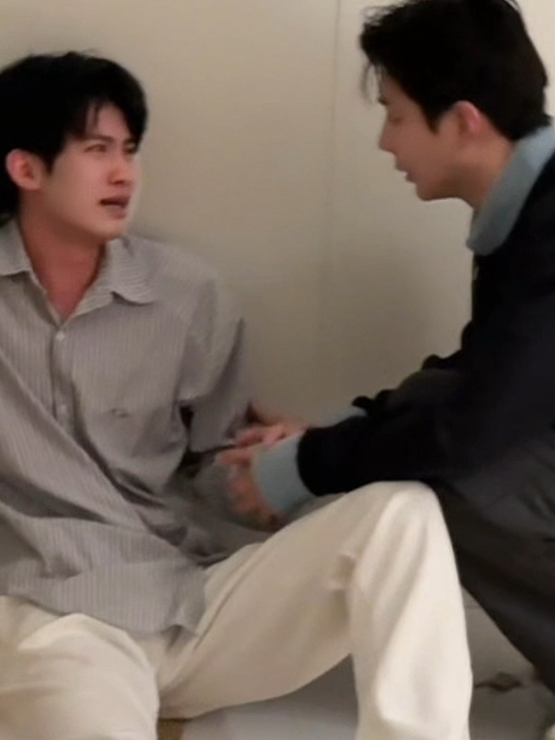 这个着急的牵手简直就是“我的心已经等你好多年” 