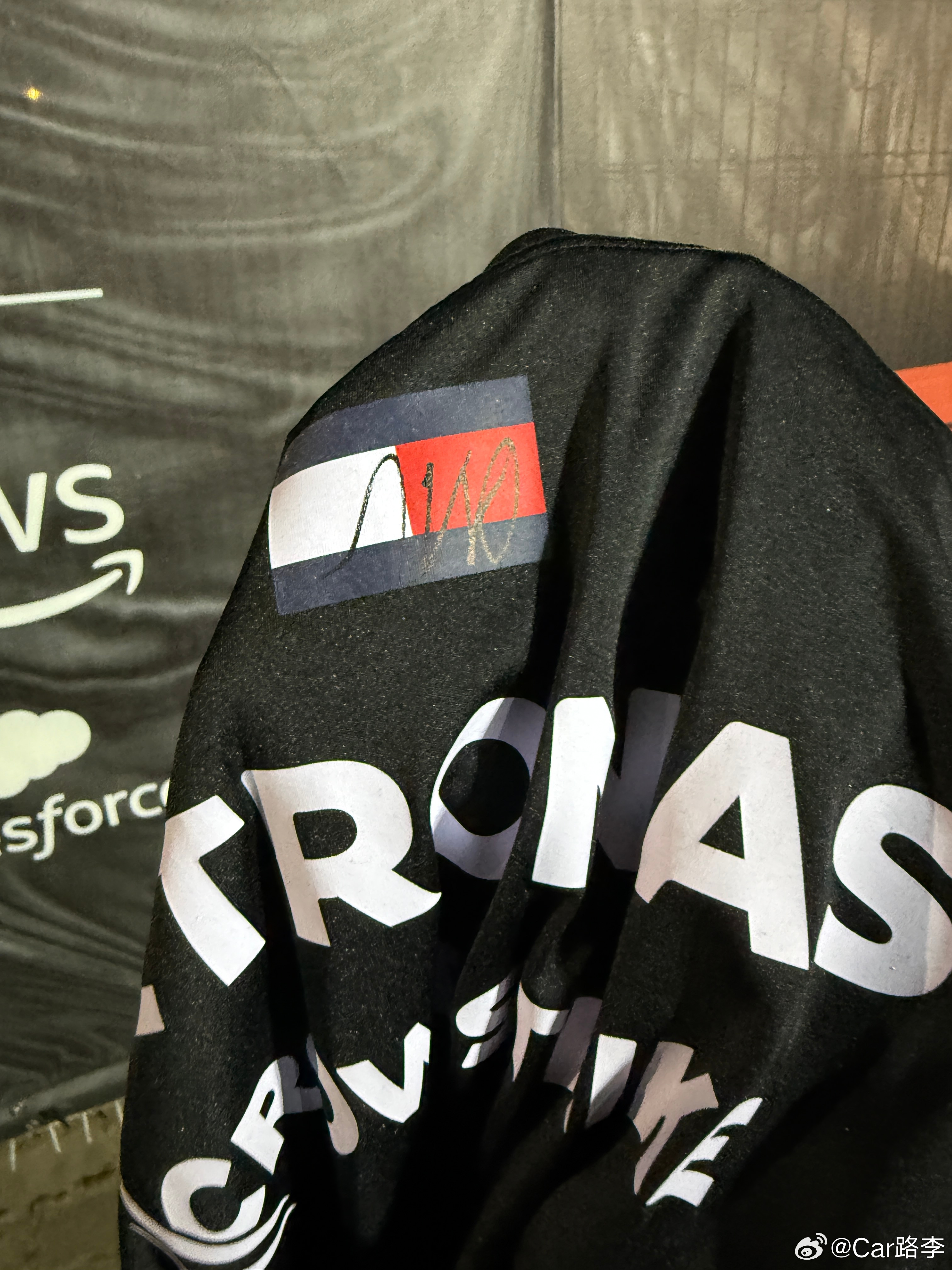 虽然今年没时间去看F1但是提前一年拿到了冠军签名安东内利夺F1中国站冠军 武汉·