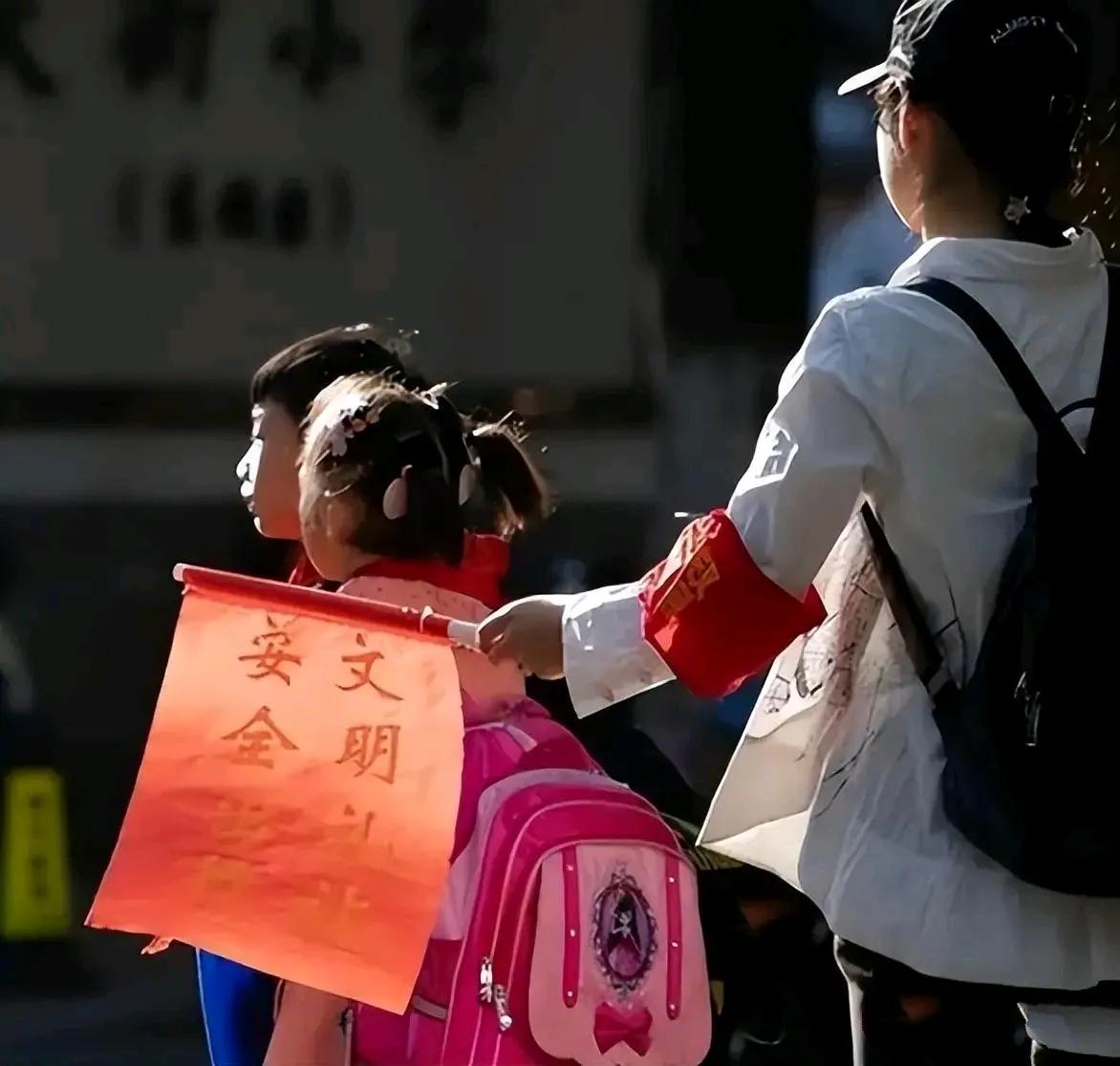 护学岗悲剧背后：责任边界与制度完善亟待厘清
 
2025年12月29日，张家界永