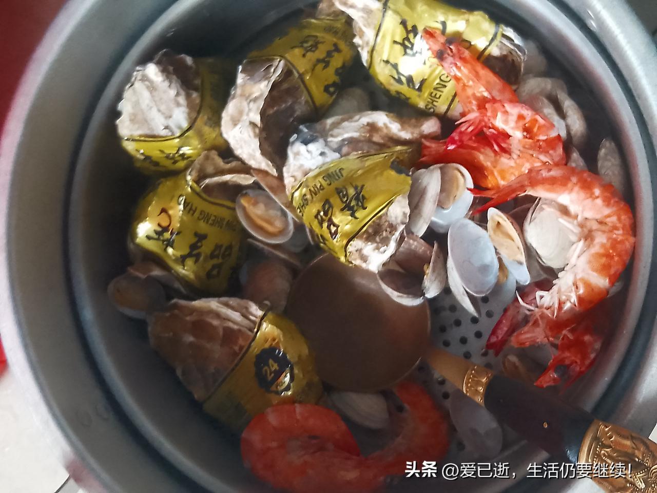 随手拍张图，分享美好瞬间儿子又想吃生蚝了！今天给他来个生蚝蛤蜊自由！山东生蚝海蛎