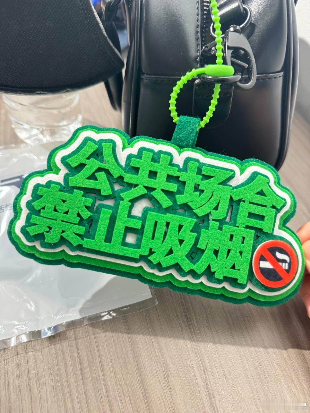 我对二手烟就丁禹兮这个态度 我也超反感二手烟，尤其是边走边抽烟的这些人，我的建议