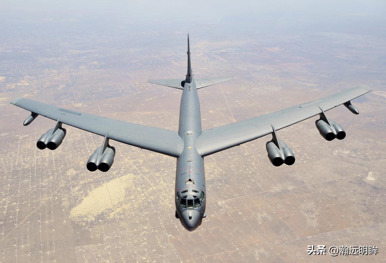 美国刚刚对伊朗出动了全部 3 架战略轰炸机，以下是它们的作用：

B - 52“