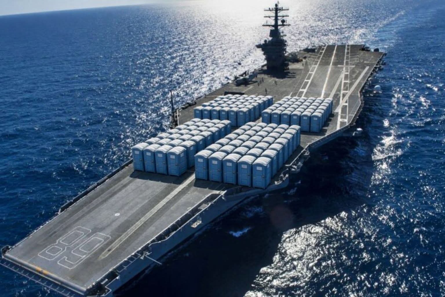 不知道伊朗看到甲板上一堆移動廁所的福特號開過來是什麼反應？福特航母厕所