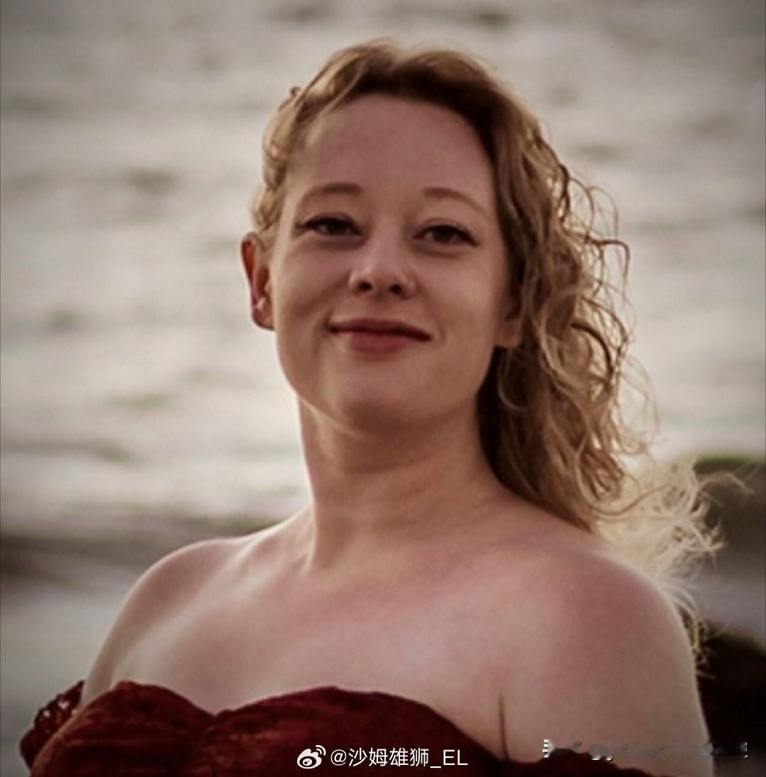 【明尼阿波利斯市再次枪响人亡】
     美国国土安全部确实是仅次于战争部的另一