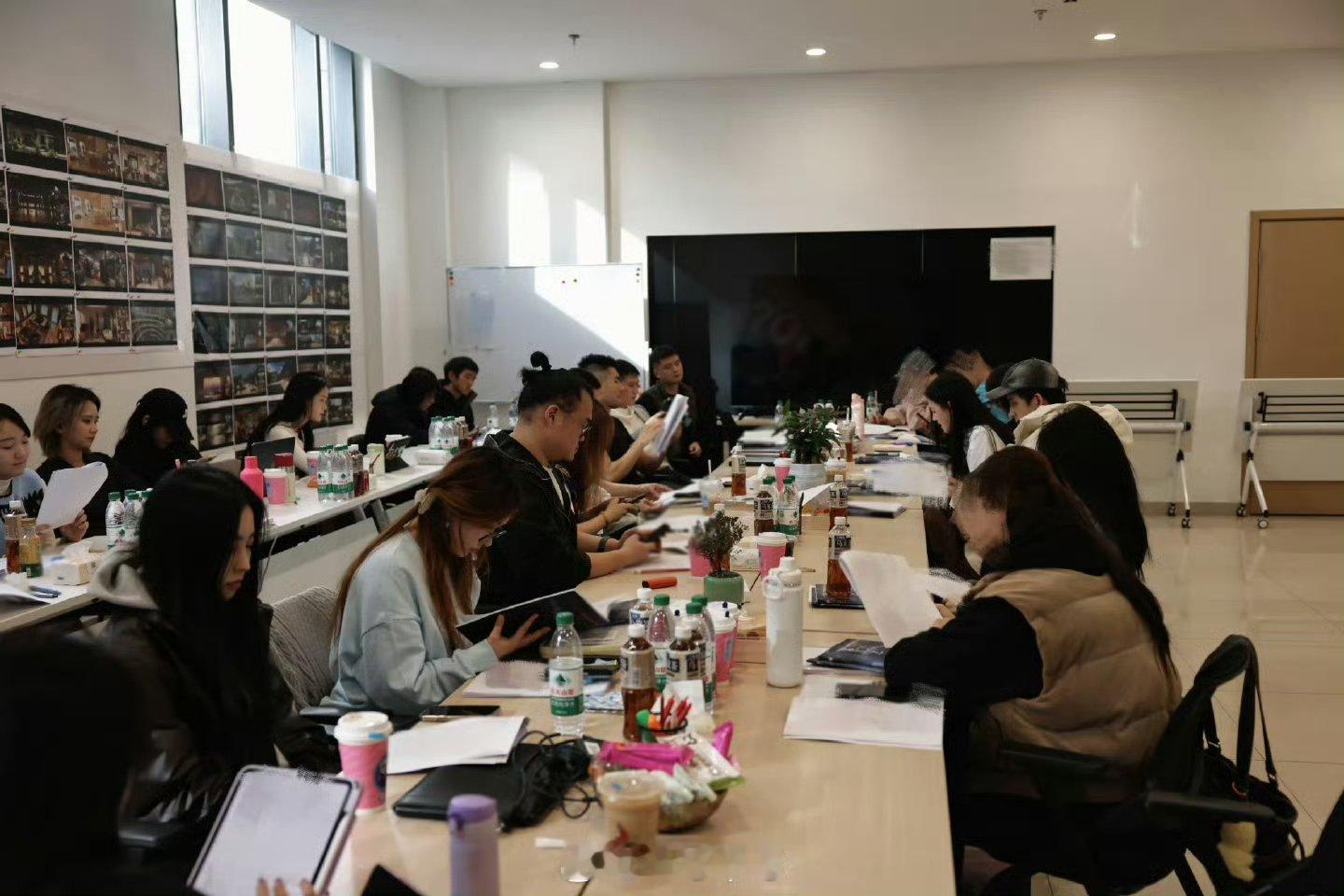 敖瑞鹏不二之臣剧本围读路透敖瑞鹏不二之臣围读路透 敖瑞鹏不二之臣剧本围读路透 