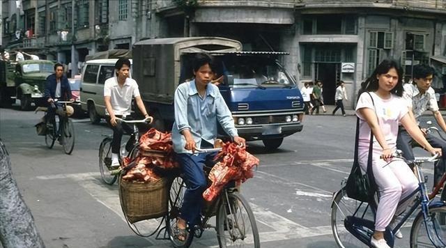 父母辈的“铁饭碗”有多香？不愁房贷不愁吃喝，退休金比月薪都高。


前年陪我爸体