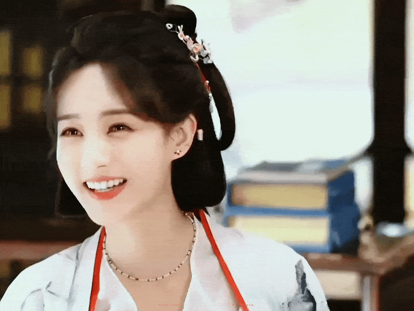 李一桐剧里聚财剧外散财 范云抠门的样子还在脑子里转，李一桐的云包场已经到位了。剧