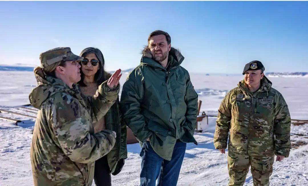 格陵兰岛这地方，说句实话，真没什么“目标密集区”。岛上最值钱、最敏感的，反而是皮