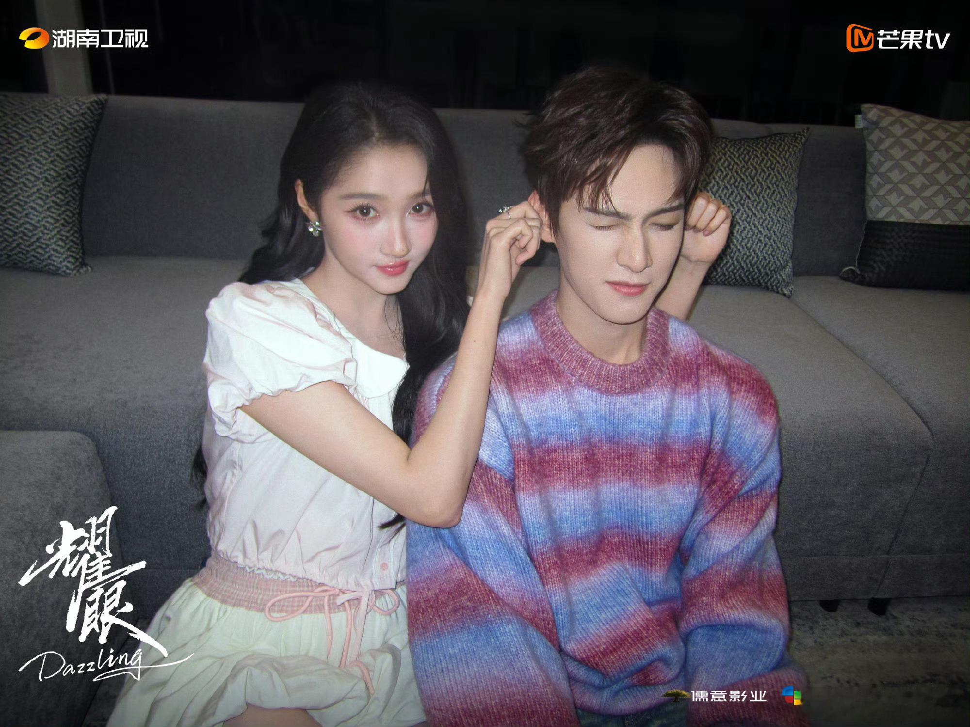 李昀锐给关晓彤拍ccd关晓彤李昀锐幕后ccd李昀锐给关晓彤拍ccd了，真不错 