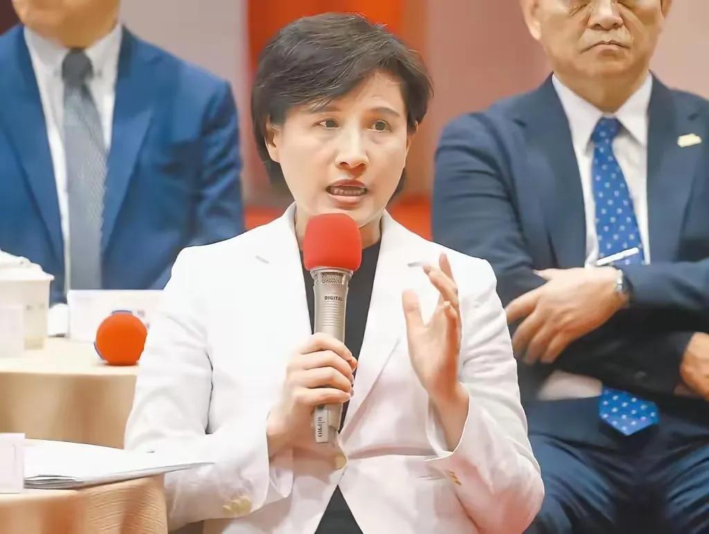 民进党把台湾带入水深火热的悲惨中。因为美国这次对台湾征收的关税20%，是在原有的