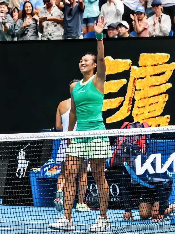 2024澳大利亚网球公开赛，首局送蛋，气势如虹，郑钦文昂首晋级女单八强。
郑钦文