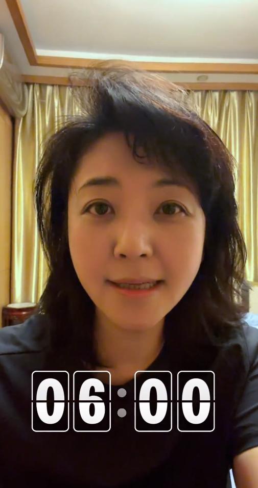 52 岁主持人方琼，低调骑电动车回娘家看望 90 多岁老母亲！母女俩都定居在河北