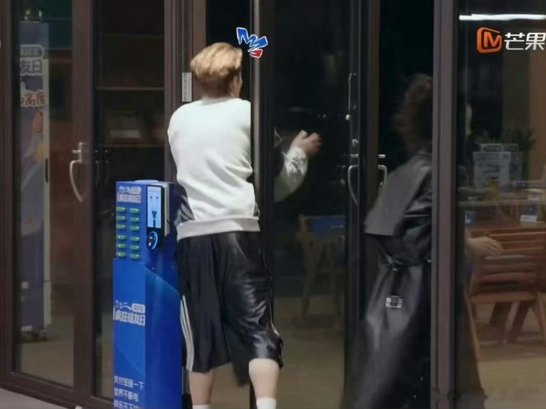 客栈家人就是给力，沈月带头给棣棣撑腰！ 沈月带头拉群给王鹤棣包场亲爱的客栈