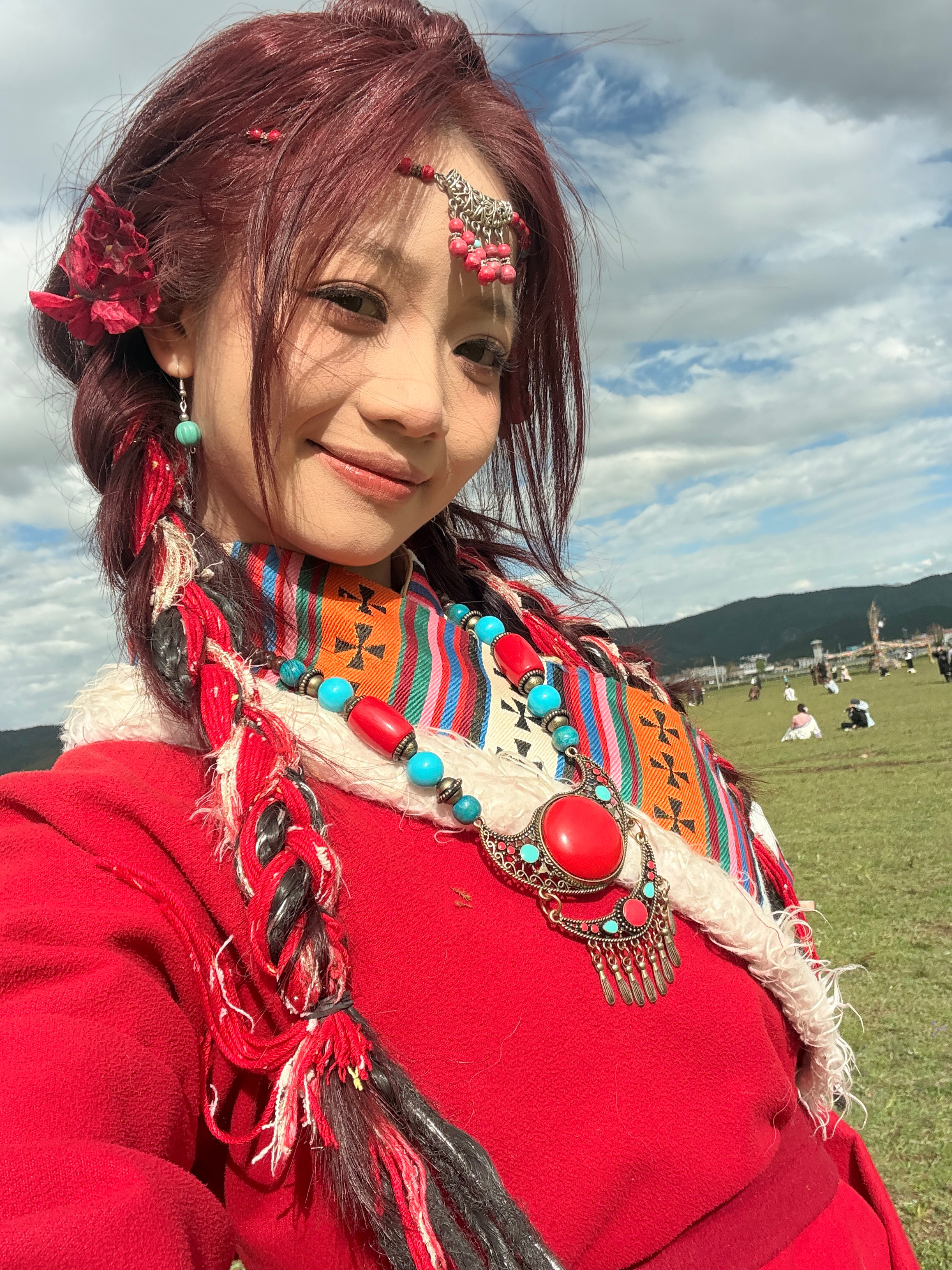 今天当藏族公主了👸粉好厚 太阳好大  p图师p得好过我都不敢发哈哈哈哈哈 