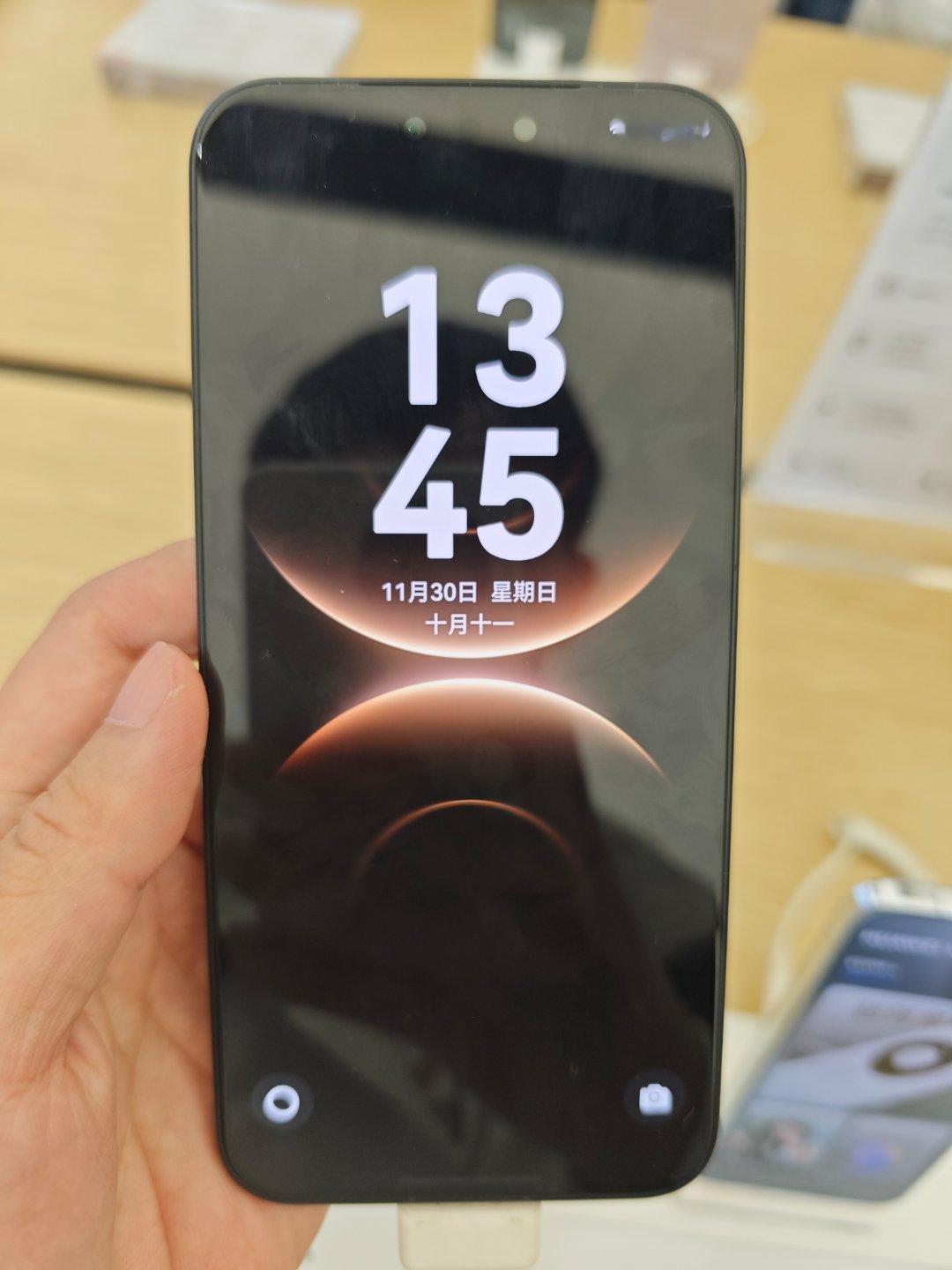 数码闲聊站 华为线下门店体验华为Mate80系列!华为Mate80，华为Mate