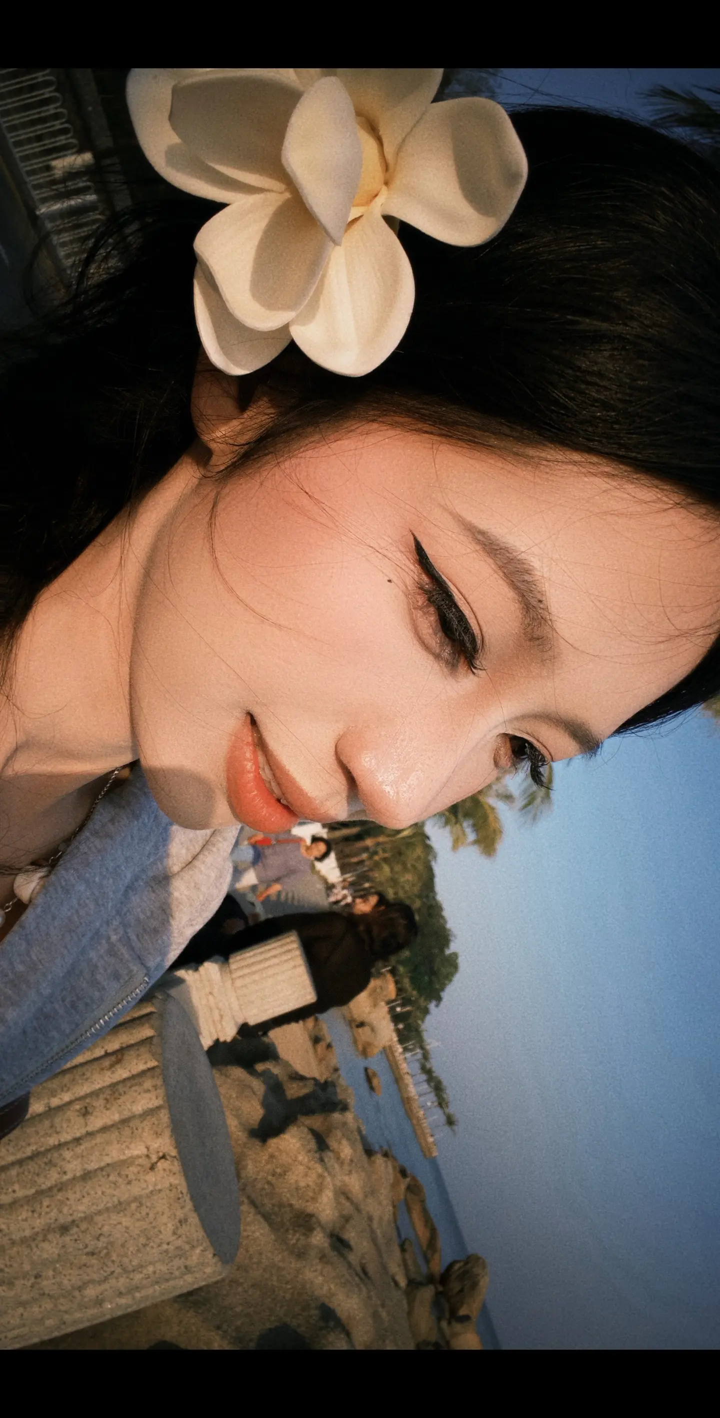 人间琴悠扬姑娘把谁记心上。