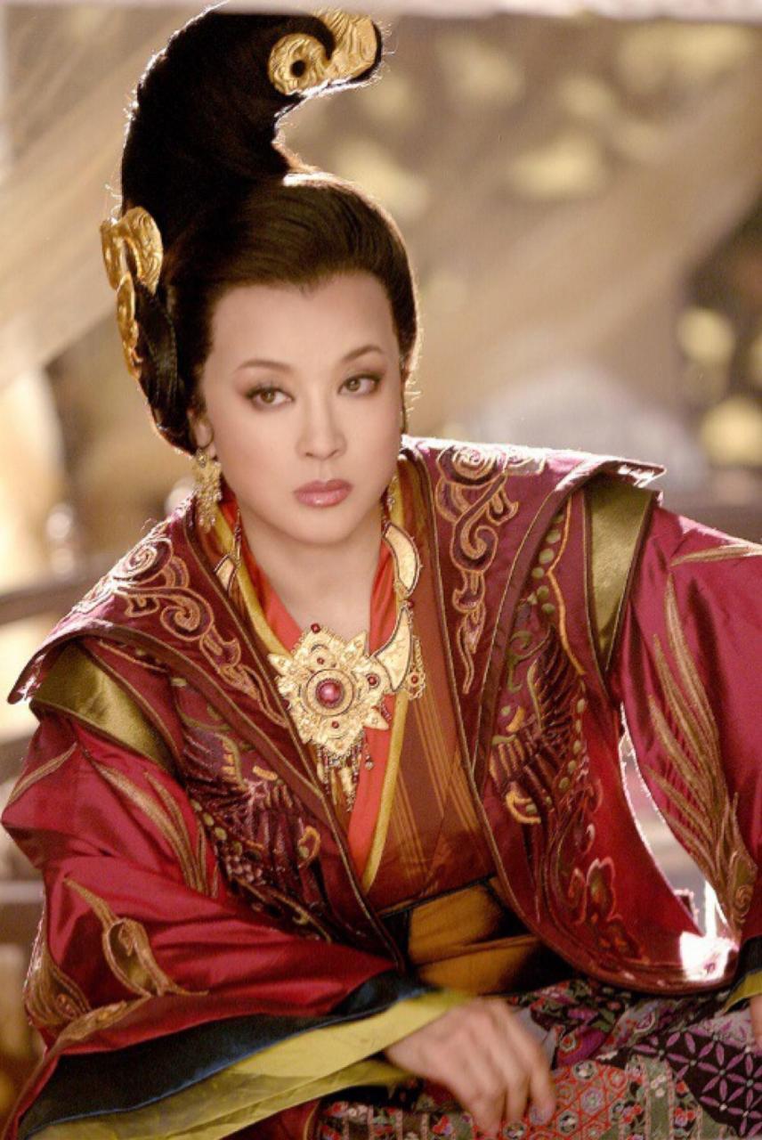 同样是女性地位亮眼的朝代，为何汉朝只出了“无冕女皇”吕后，唐朝却诞生了真正的女皇