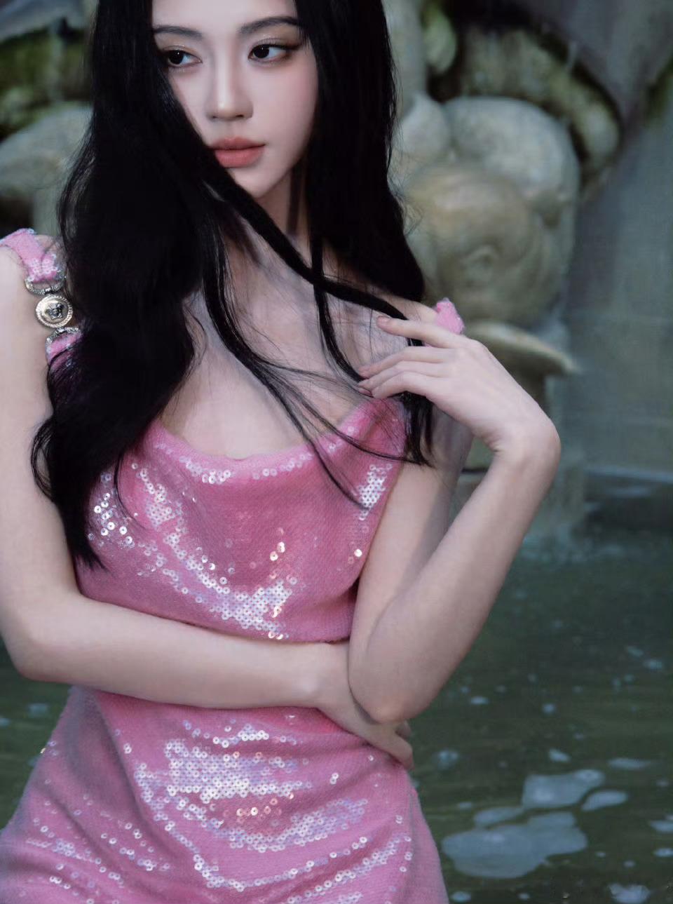 鞠婧祎时装周出图鞠婧祎米兰时装周工作室出图鞠婧祎米兰时装周工作室出图，好看，[心