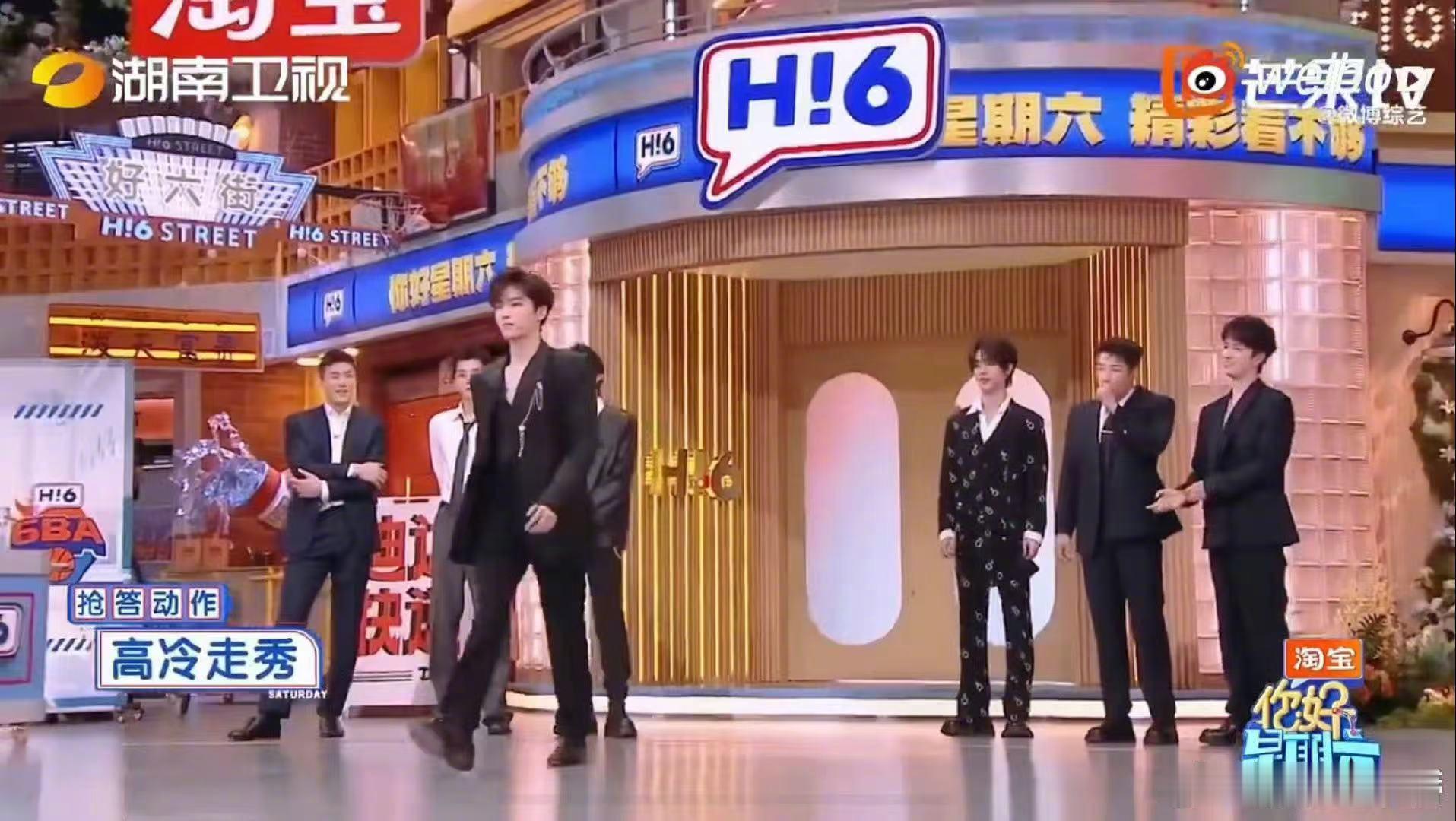 王星越[超话]被王星越走秀硬控住了你好星期六谁没经历过“手足无措”时刻？但王星越