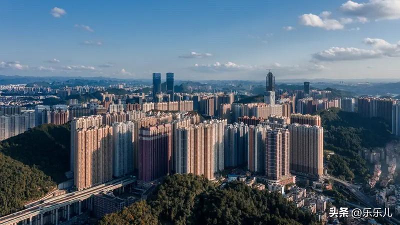 贵阳楼市两极分化：

对比2021年9月高点与2026年7月最新行情，贵阳核心新