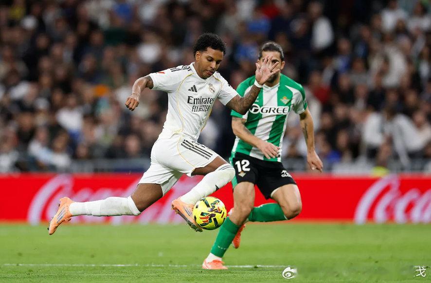 阿隆索：“我们需要保持攻守平衡。罗德里戈可以胜任前场三叉戟的任何一个位置，对他的