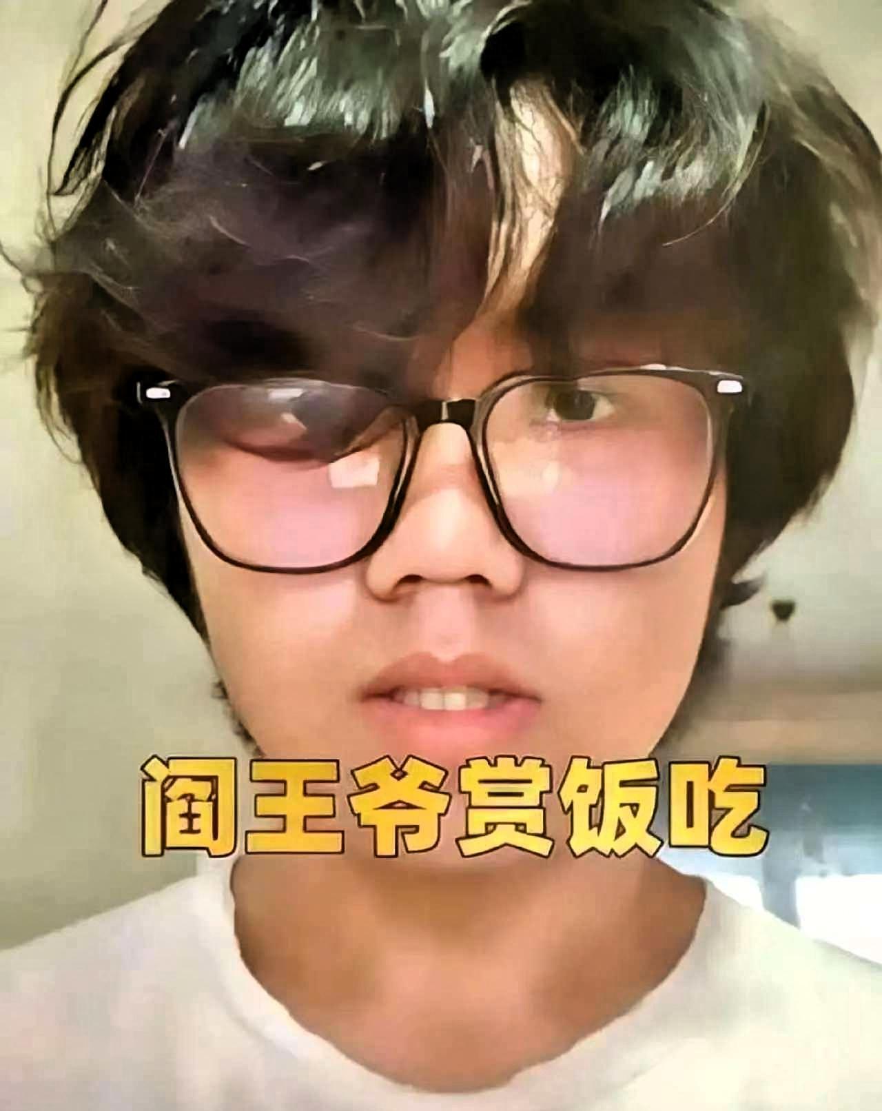 “这个男生火了！”河南，男生魏赋杰高考考了444分，大家都以为他考的这么少没啥前