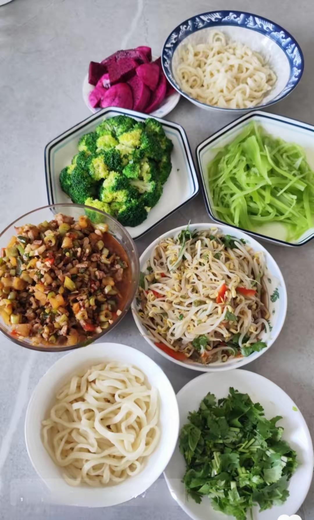 儿媳嫌弃？
买菜做饭，一日三餐，再琢磨也就是那些食材，不厌其烦的翻来覆去做，说心
