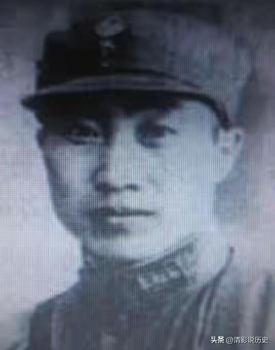 红军出身的天才战将，叛变投敌后死守庐山，打得日军名将束手无策。1938年的庐山，