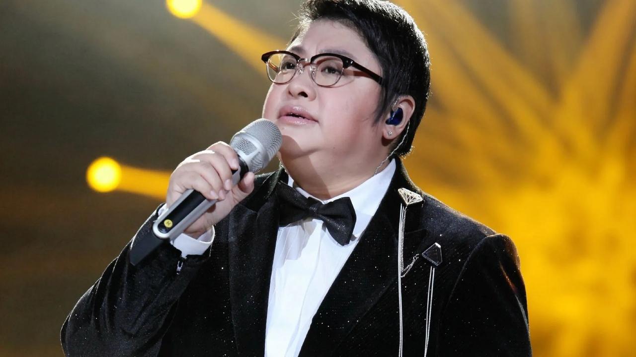 韩红：坚韧与慈善的交响曲

韩红，一个名字，一个传奇。她的人生仿佛是一首跌宕起伏