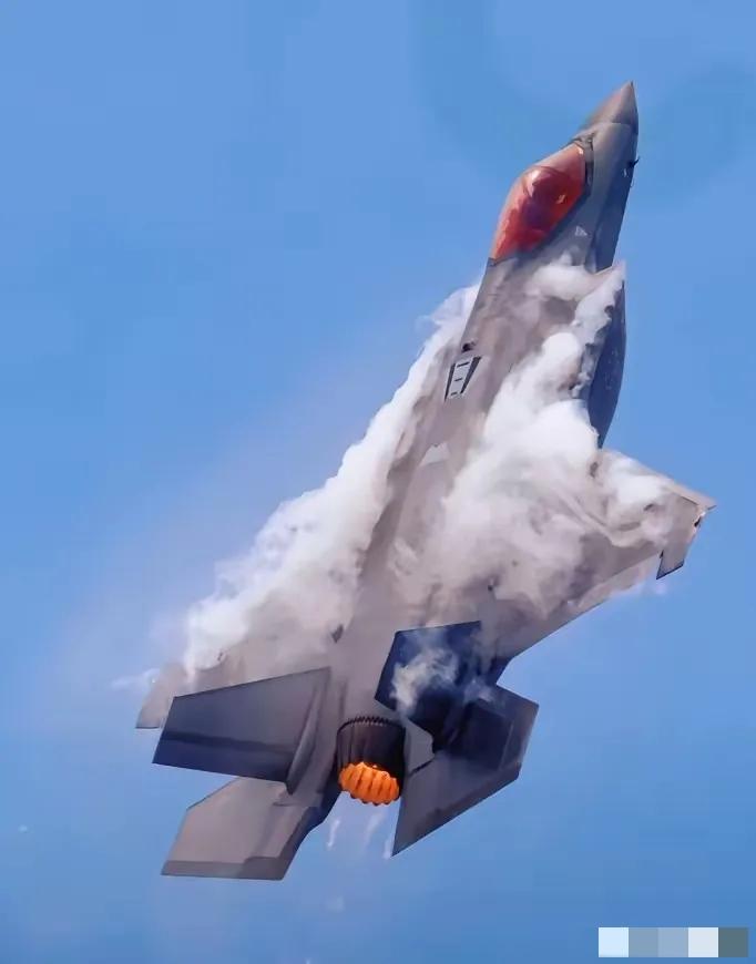 这回美军的面子算是挂不住了。
 
太戏剧性了！美军一架F-35A战机，在日本青森