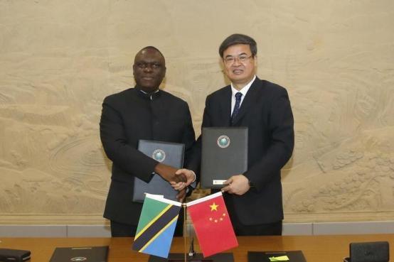 背信弃义终不得好报！坦桑尼亚为了讨好英日，直接撕毁中国百亿美元的投资合同，在中止