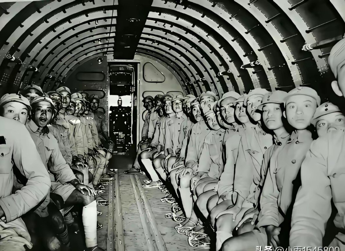 铭记历史 这些准备为国捐躯的青年，连双布鞋都没得穿，全部穿的是草鞋。 