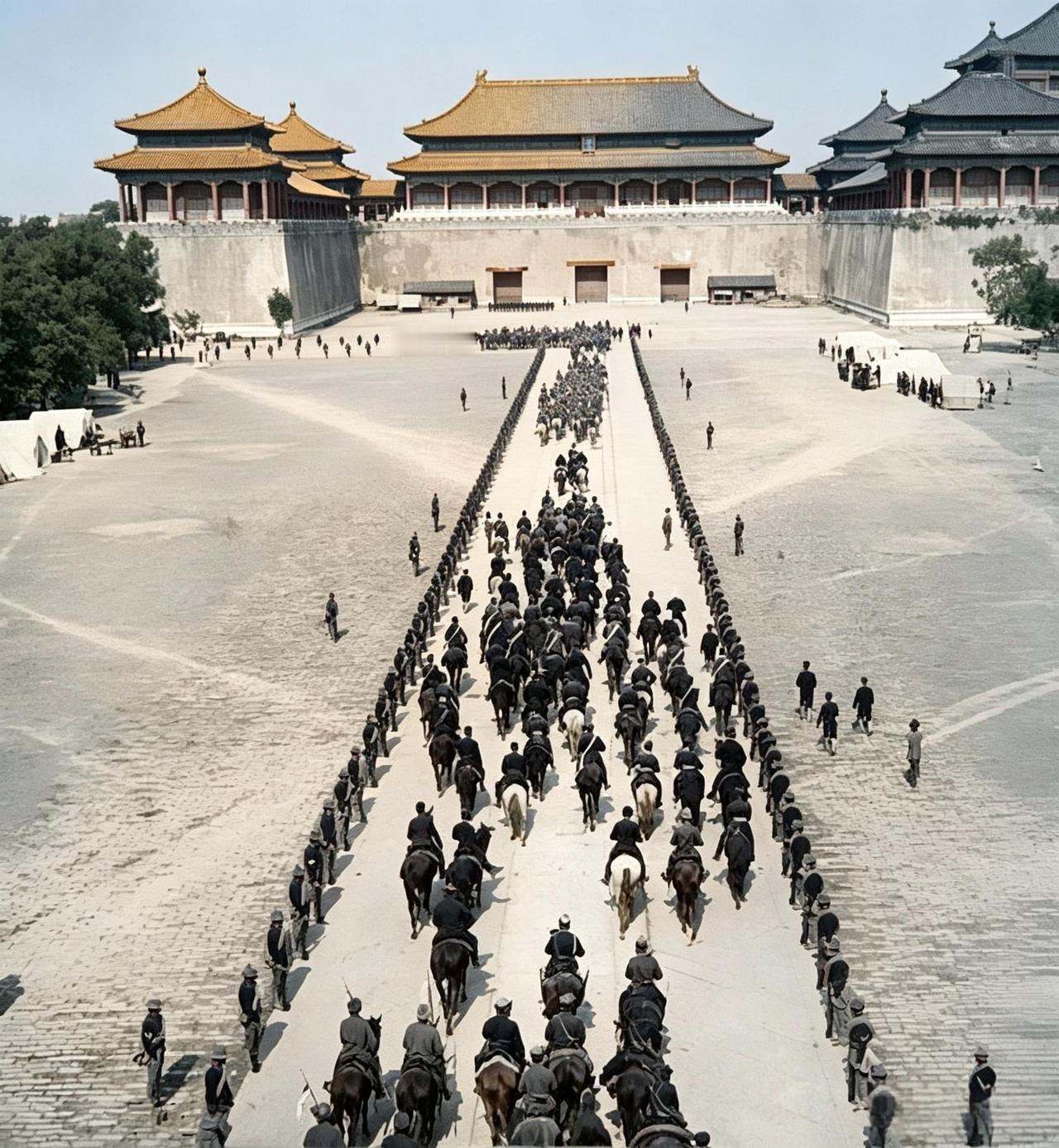 这是一百二十六年前，八国联军攻陷京师。慈禧太后和光绪皇帝仓皇西狩，整座京城像被抽