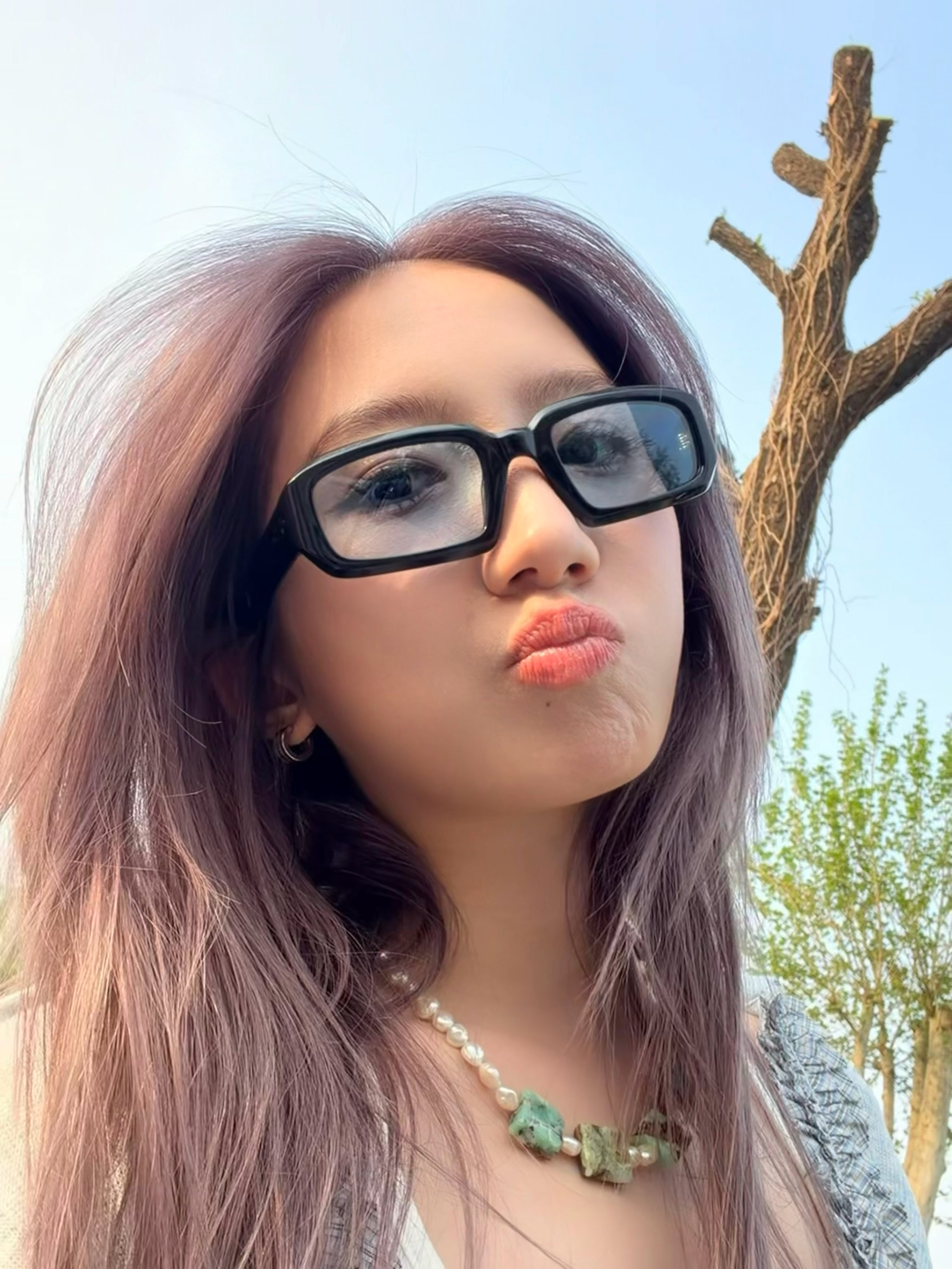 孟美岐恋爱 偷拍爆料这种事真的挺没意思的，女明星谈个恋爱至于被这样盯着拍吗，狗仔