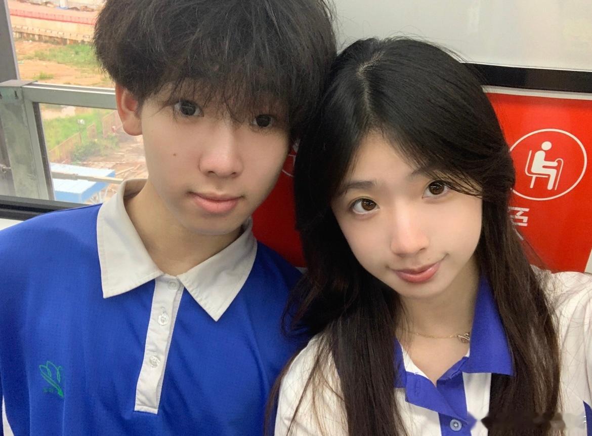 校园爱情也是让我挤进来了 ​​​