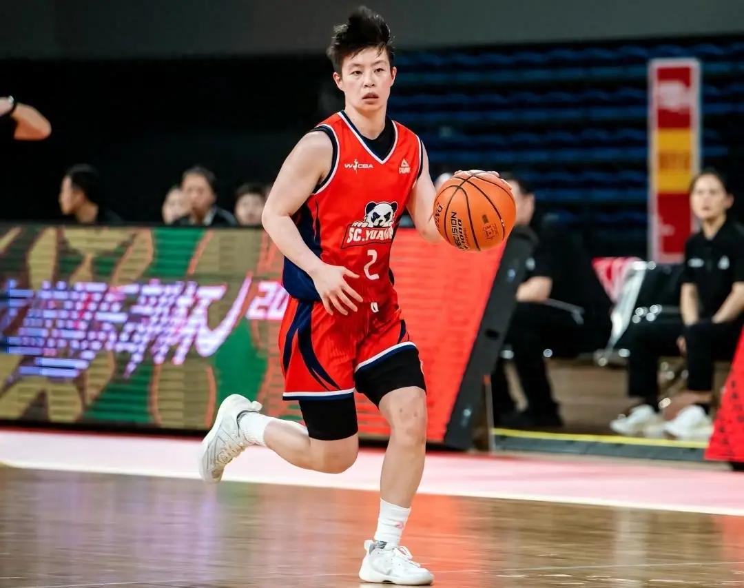 李缘碾压两大国字号控卫，为何忽然被宫鲁鸣弃用，无缘新一届女篮国家队？2025-2